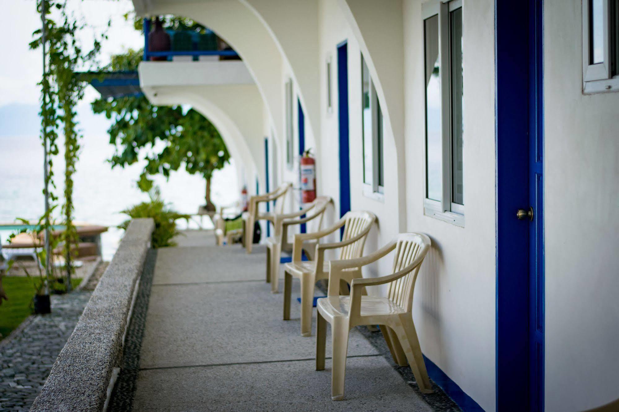 Pescadores Suites Moalboal Exterior foto
